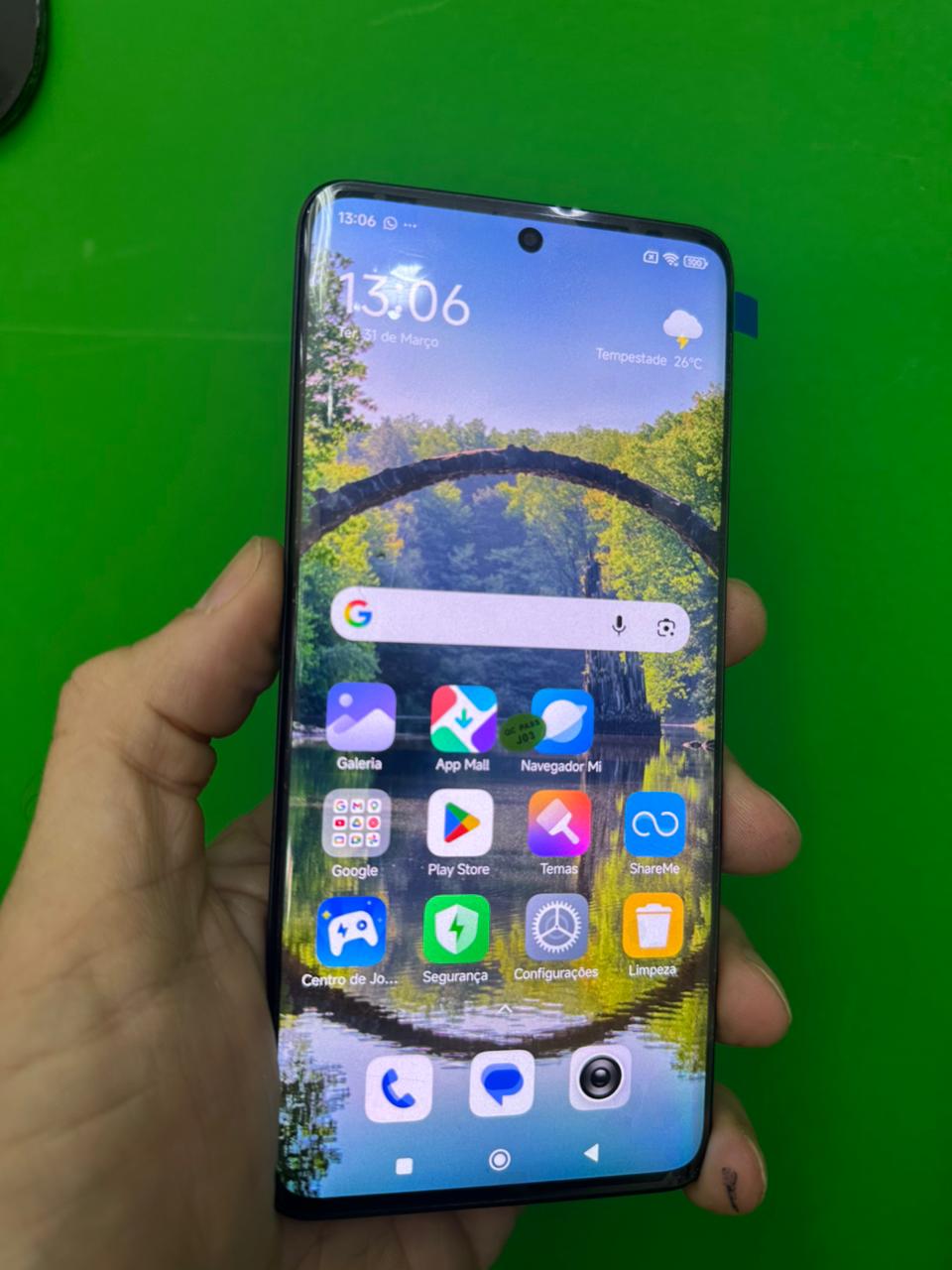 Tela de celular trocada e funcionando após reparo — HelpCell Araraquara