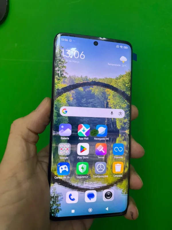 Tela de celular trocada e funcionando após reparo — HelpCell Araraquara